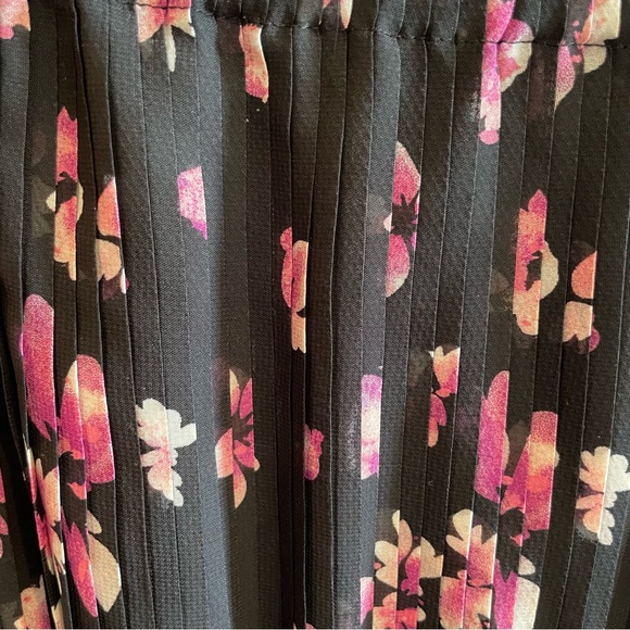 Forever21 Black Pleated Floral Pink and White Strapless Mini Dress in Size Small - Picture 7 of 12